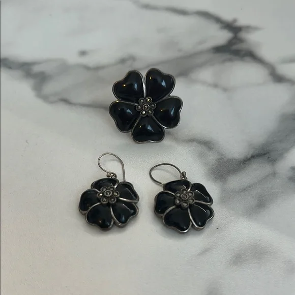 Pre owned- Elegant Black Flower Jewelry Set - Picture 3 of 16